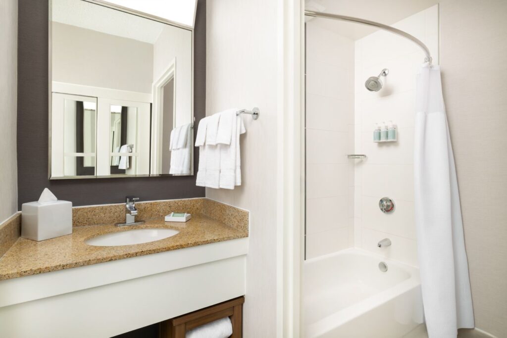 Courtyard by Marriott New York Manhattan/Midtown East Bath