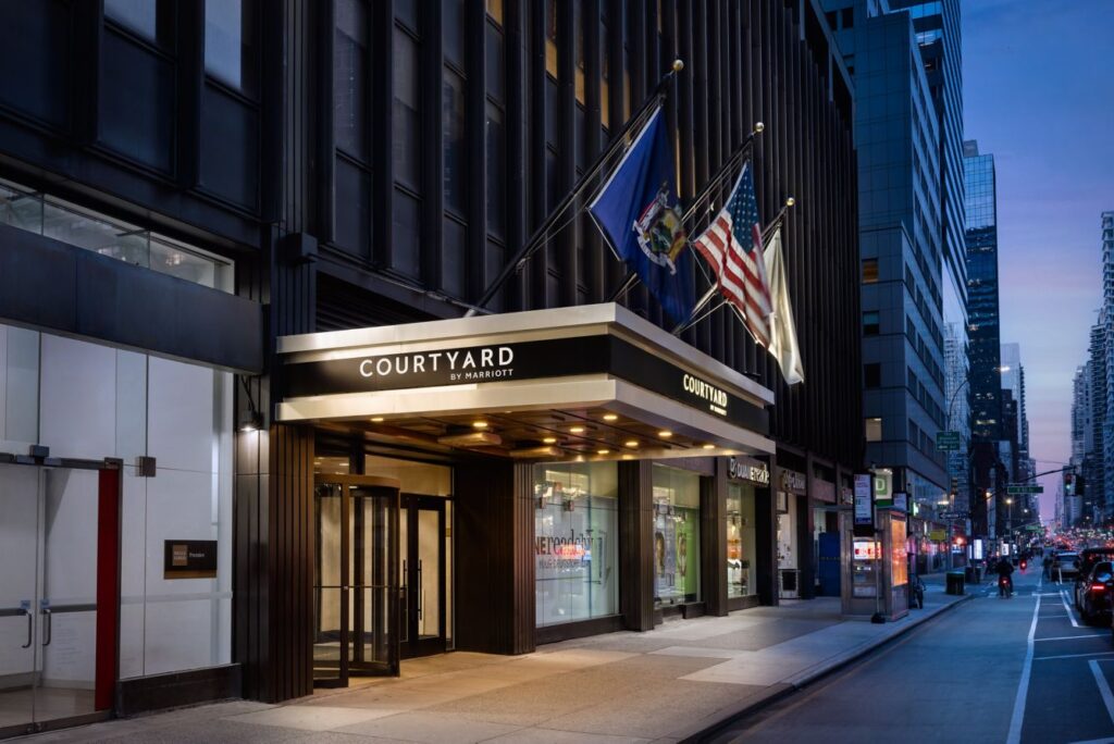 Courtyard by Marriott New York Manhattan/Midtown East Exterior Evening