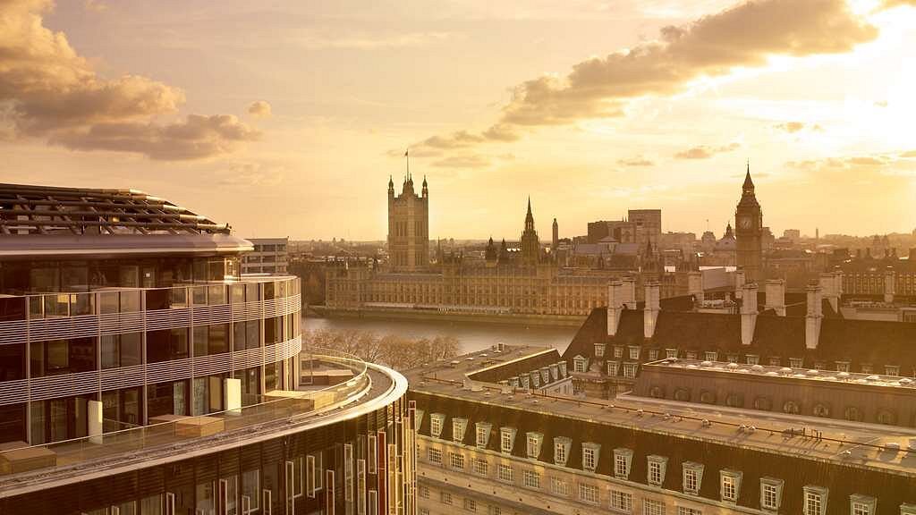 Sunset view over London showcasing the Westminster Bridge and iconic landmarks like the Houses of Parliament, enhancing the visual map context for the London area near Wimbledon.
