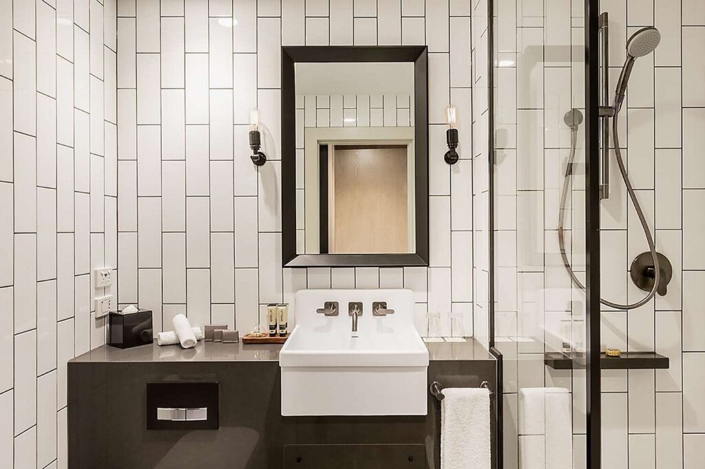 DoubleTree by Hilton Hotel Melbourne Bathroom