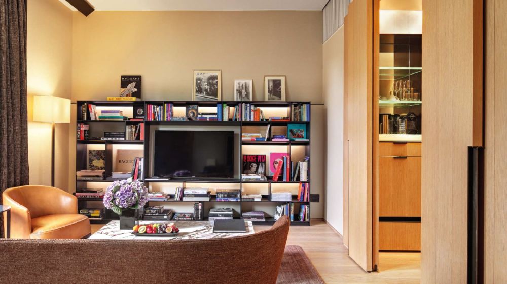 Elegant and cozy reading nook inside a luxury suite at the Bvlgari Hotel Milano, ideal for guests visiting for the Italian Grand Prix in Milan.