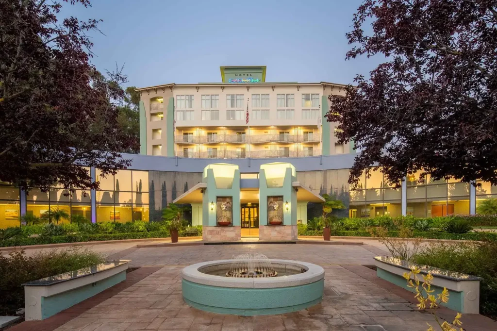 Cabana Hotel in Palo Alto features a courtyard with a fountain, perfect for travelers seeking luxury accommodations near San Jose for the Super Bowl.