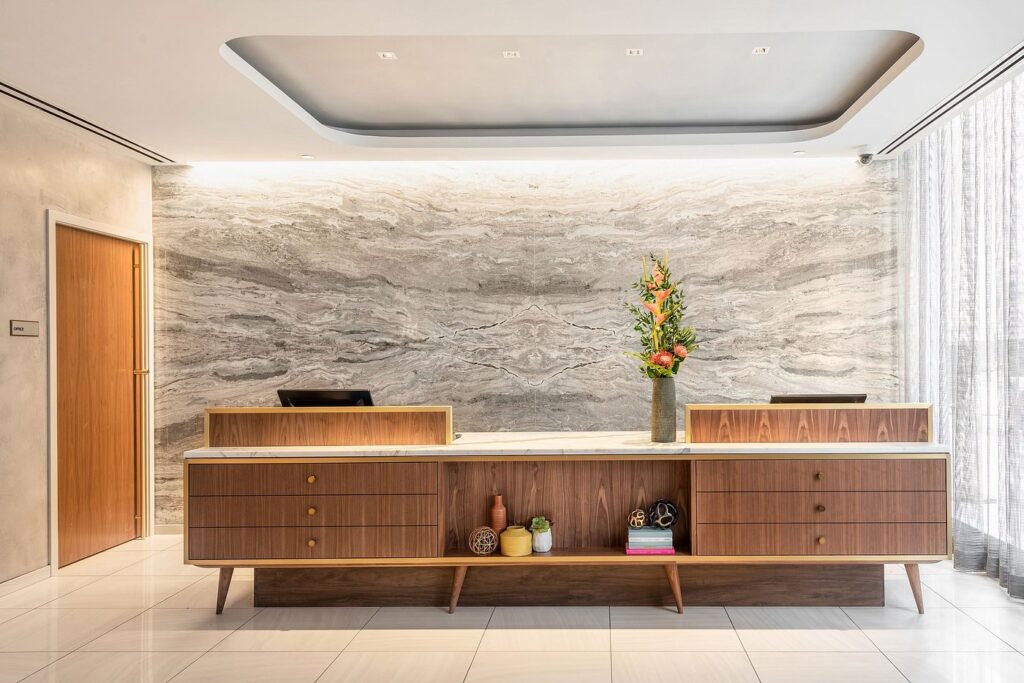 Le Meridien Essex Chicago Lobby