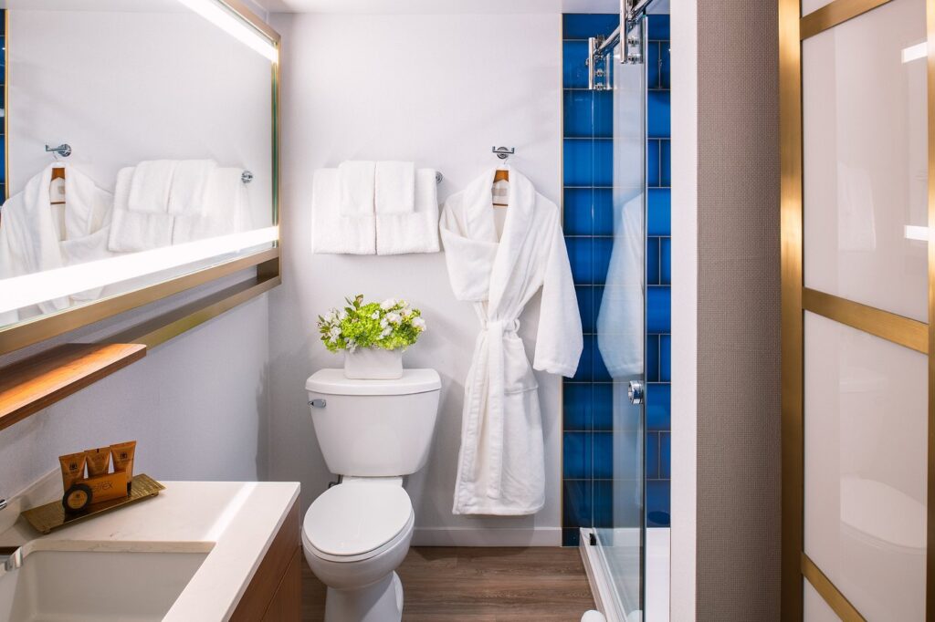 Le Meridien Essex Chicago Bathroom