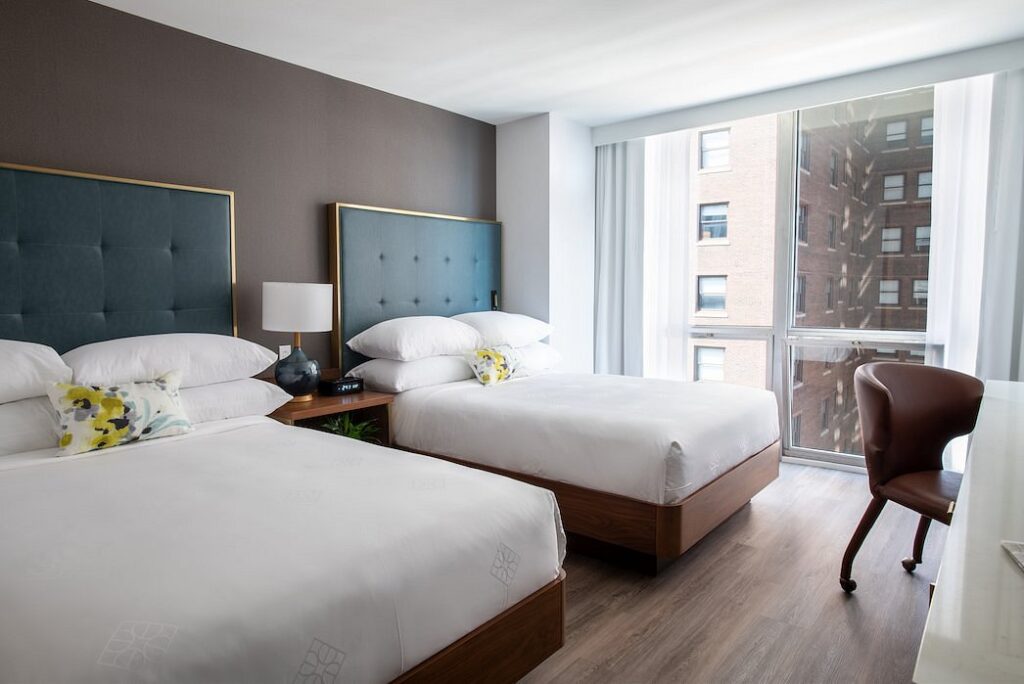 Le Meridien Essex Chicago Room