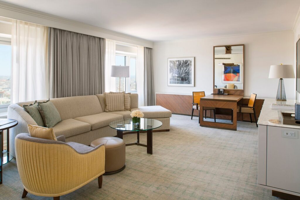 Four Seasons Hotel Chicago suite